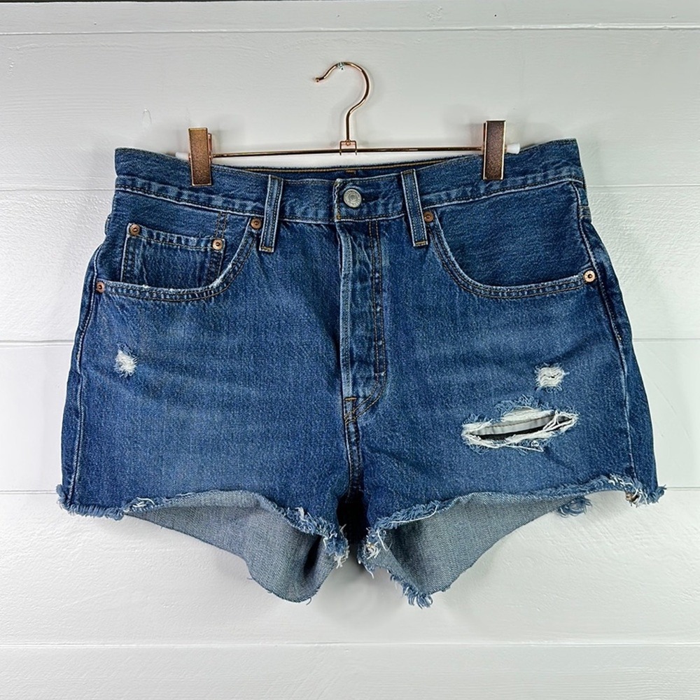 LEVI'S 501 Medium Wash Raw Hem Button Fly Denim‎ Jean Distressed Shorts Size W31